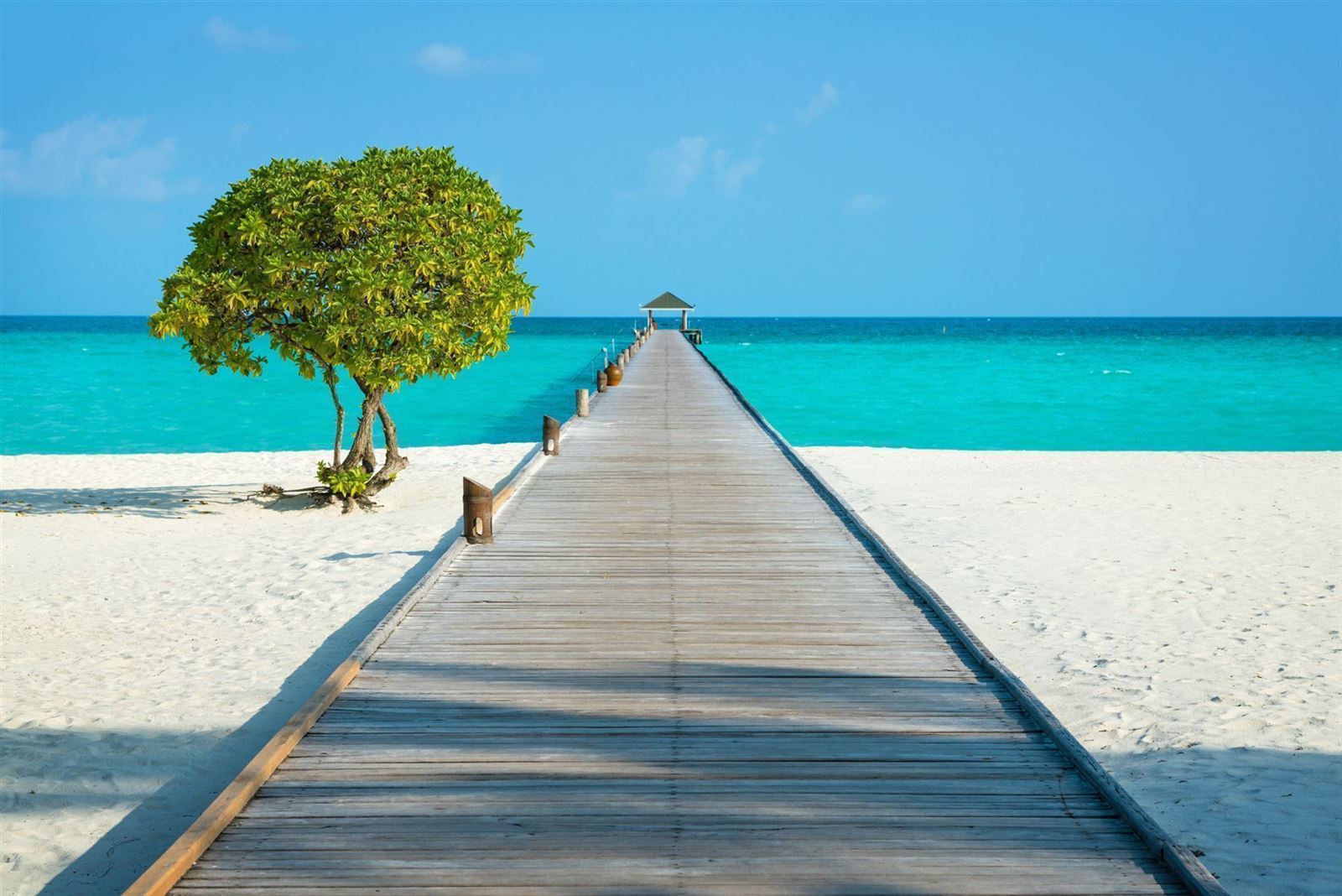 Steg ins Meer auf der Insel Dhiffushi